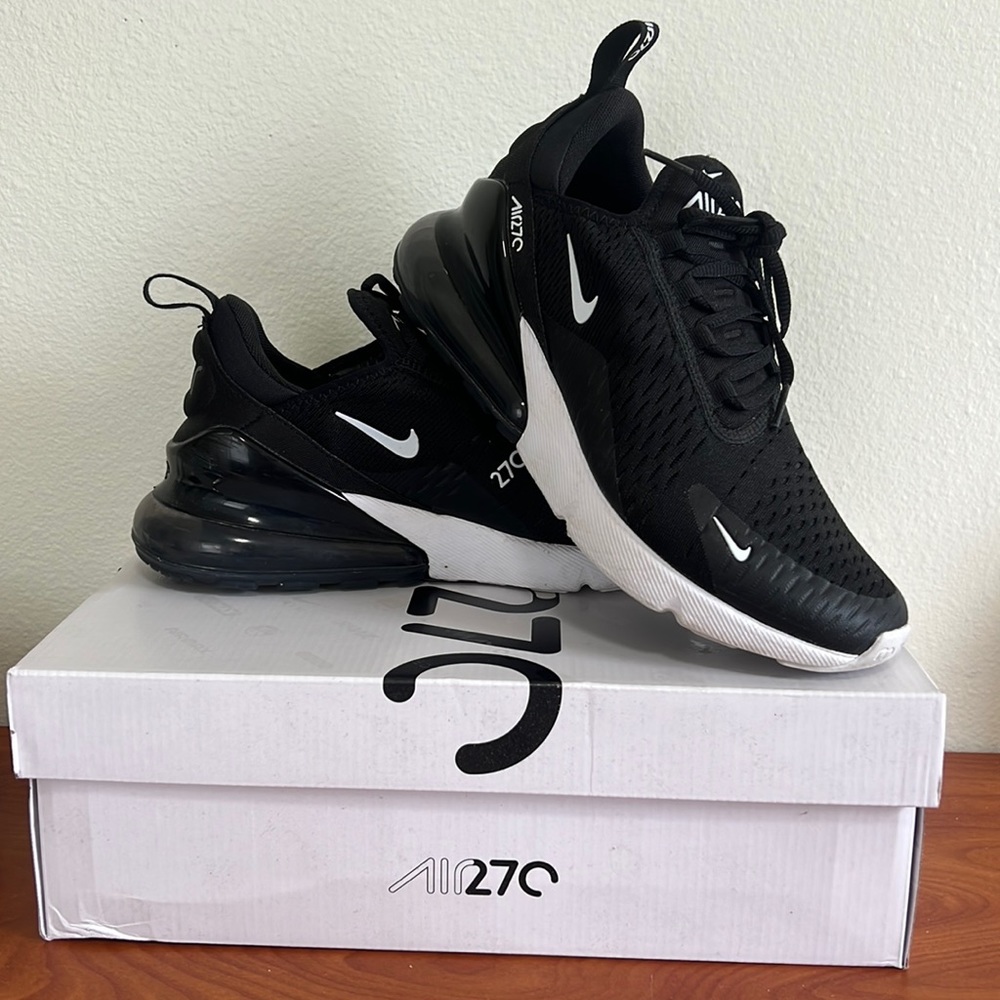 Like new Black Airmax 270 AIR270